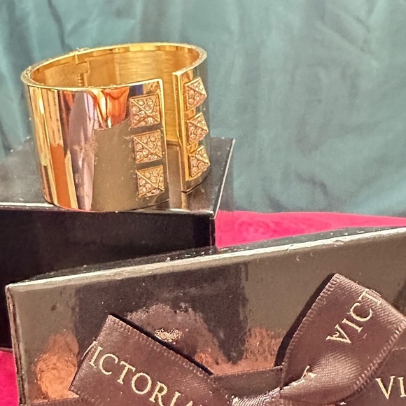 Victoria's Secret Gold Cuff Scandalous Rhinestone Hinged Size 6 - Picture 7 of 11
